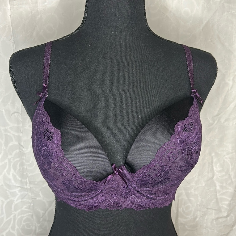 QT purple and black lace padded bra. Underwire. Size 38 C.